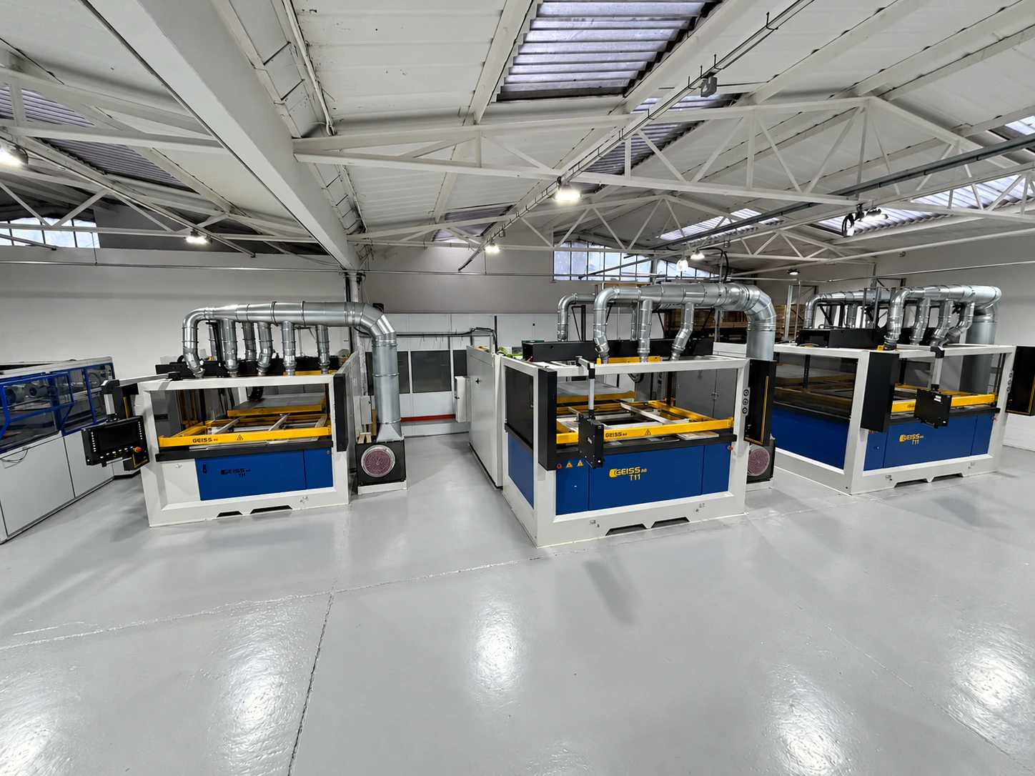 Geiss vacuum forming machines in the YC Plastics factory